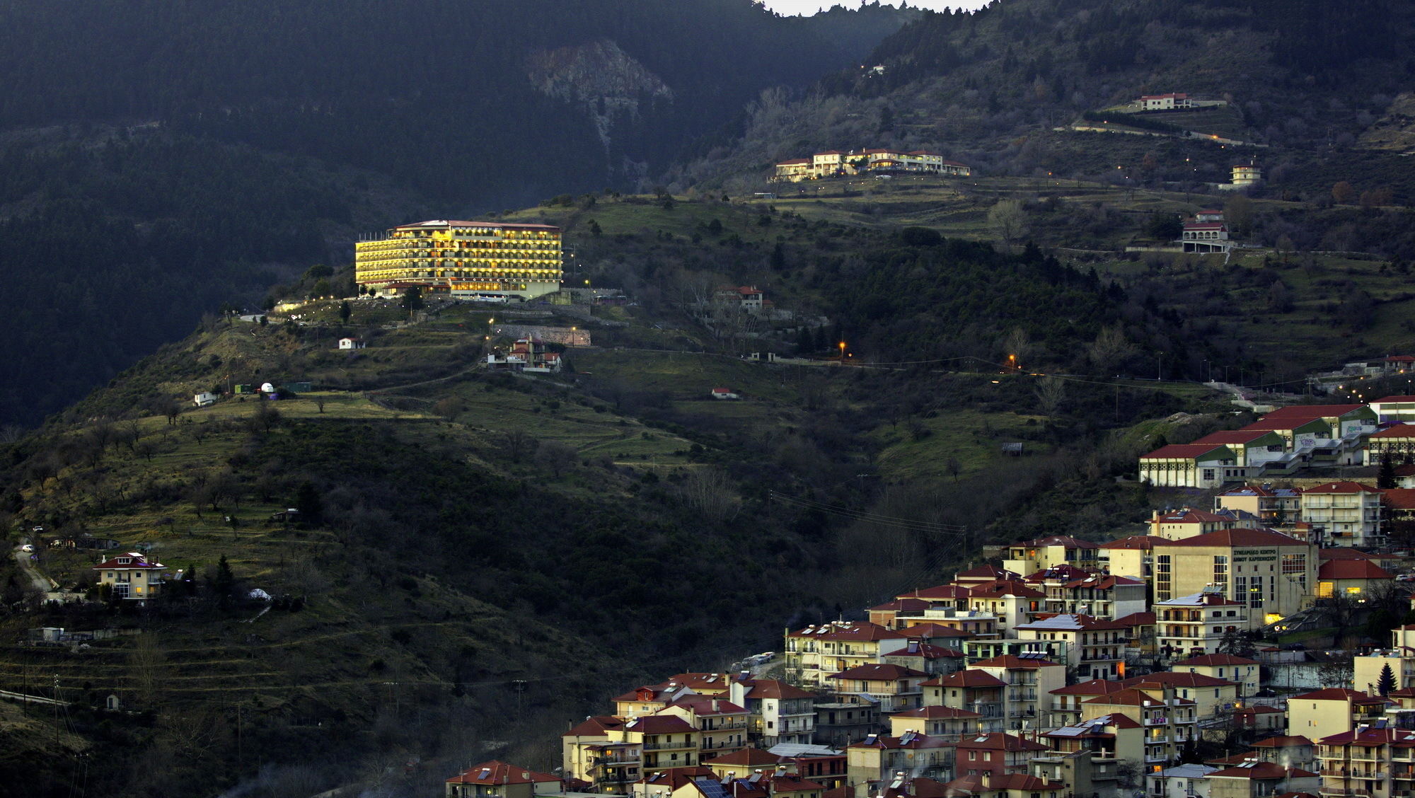 โรงแรมเลคาดิน Karpenisi ภายนอก รูปภาพ